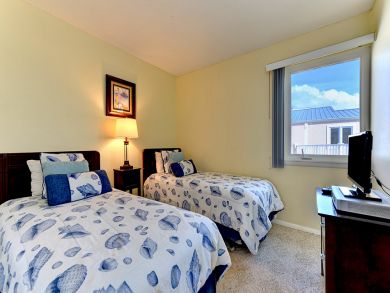 Second Bedroom with Twin Beds